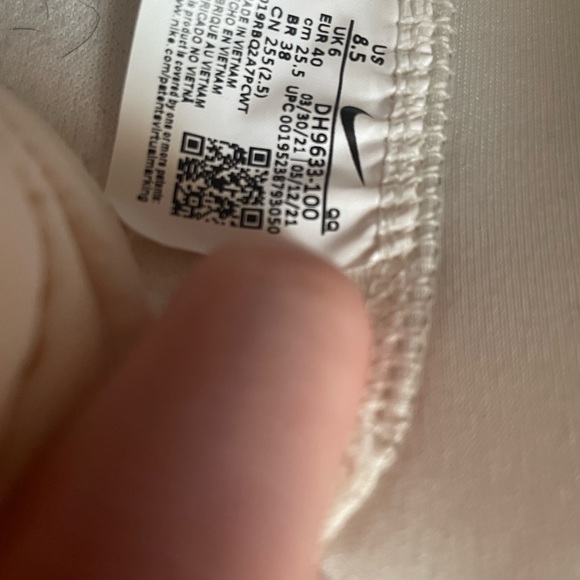 Size 8.5 nike blazers WORN ONE TIME they fit small so I’m selling them - Picture 4 of 6